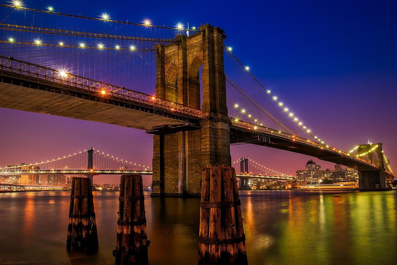 Ponte di Brooklyn e skyline di Manhattan a New York