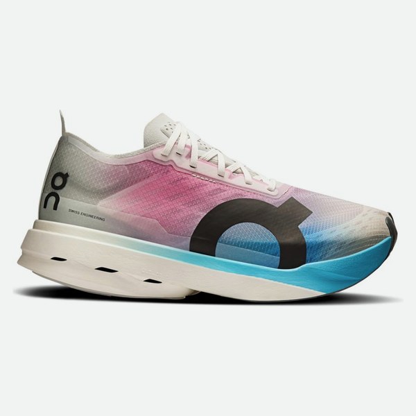 On Cloudboom Strike Bianco Rosa Azzurro